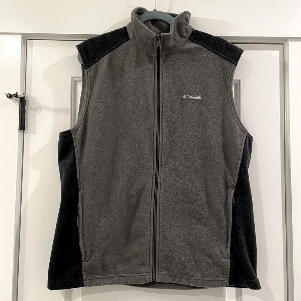 Columbia Men’s Gray and Black Fleece Vest
